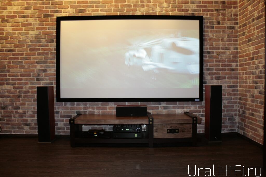 Фронтальные колонки Dali Concept 6, центр Dali Concepr Center, Blu-Ray-плеер Onkyo BD-SP309, ресивер Onkyo TX-NR609, экран Vutec Vu-Easy 110