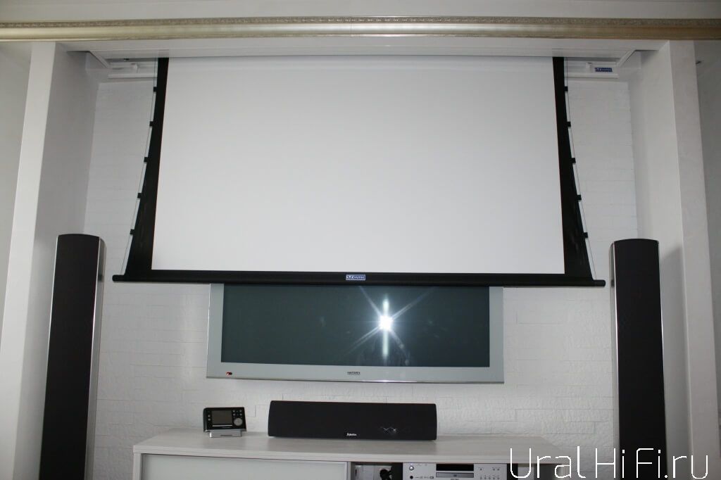 Фронтальные колонки Definitive Technology Mythos Super Tower, центр Definitive Technology Mythos Three, сабвуфер Bowers & Wilkins PV1, DVD-плеер Rotel RDV-1093, процессор Rotel RSP-1068, усилитель Rotel RMB-1077, плазменный телевизор Hantarex PD50