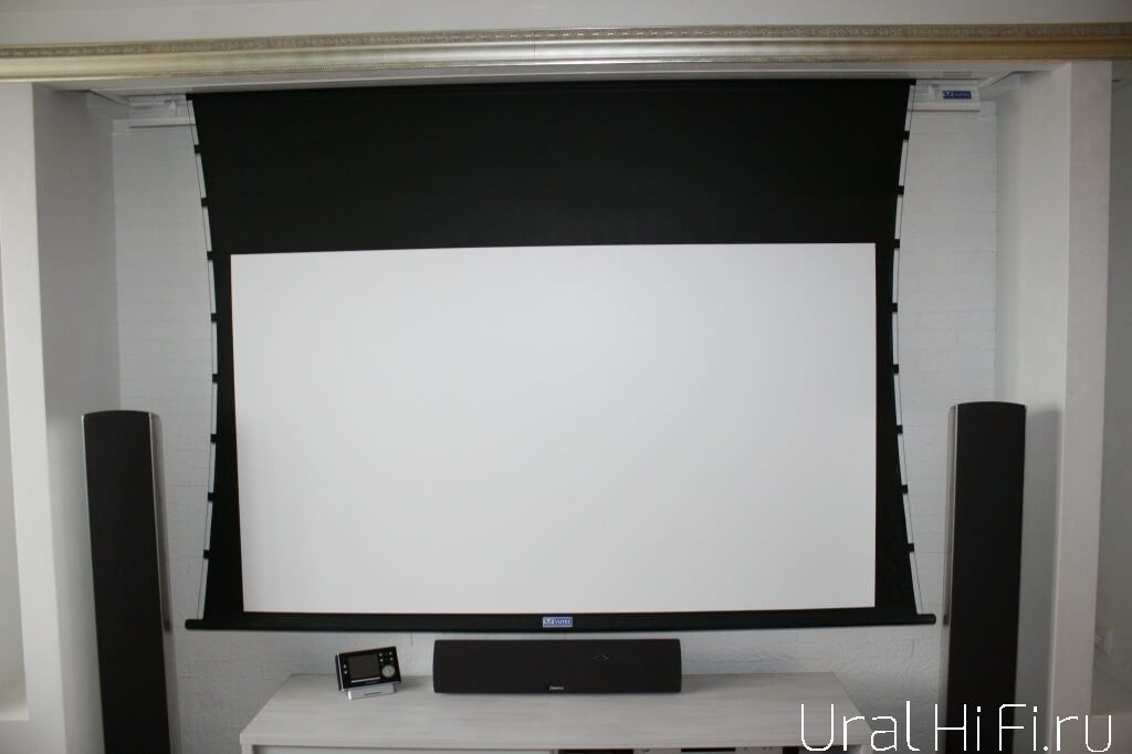 Фронтальные колонки Definitive Technology Mythos Super Tower, центр Definitive Technology Mythos Three, сабвуфер Bowers & Wilkins PV1, DVD-плеер Rotel RDV-1093, процессор Rotel RSP-1068, усилитель Rotel RMB-1077, плазменный телевизор Hantarex PD50