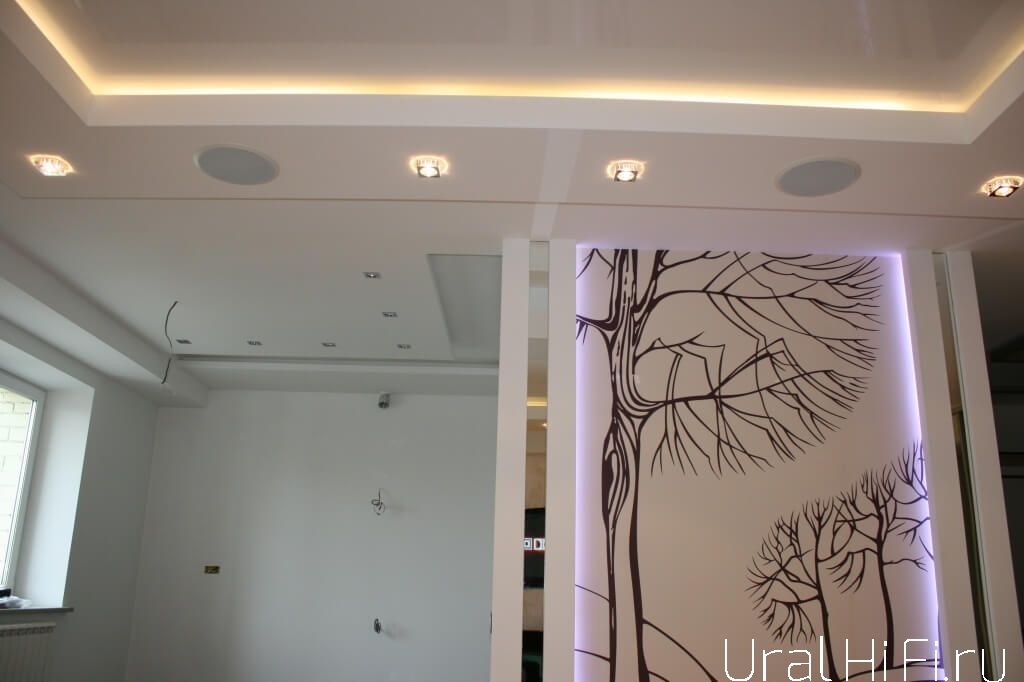 Фронтальные колонки Castle Compact Column, центр Castle Compact Center, сабвуфер Castle Compact Cube, Blu-Ray-плеер Onkyo BD-SP308, ресивер Onkyo TX-SR578.