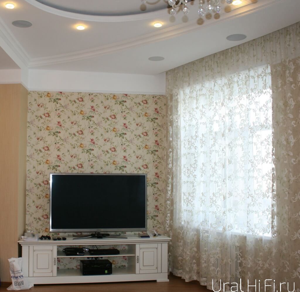 Фронтальные колонки Castle Compact Column, центр Castle Compact Center, сабвуфер Castle Compact Cube, Blu-Ray-плеер Onkyo BD-SP308, ресивер Onkyo TX-SR578.