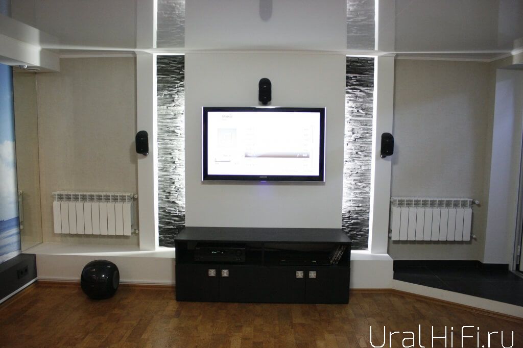 Фронтальные колонки Castle Compact Column, центр Castle Compact Center, сабвуфер Castle Compact Cube, Blu-Ray-плеер Onkyo BD-SP308, ресивер Onkyo TX-SR578.