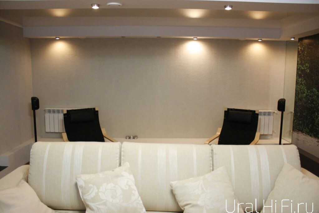 Фронтальные колонки Castle Compact Column, центр Castle Compact Center, сабвуфер Castle Compact Cube, Blu-Ray-плеер Onkyo BD-SP308, ресивер Onkyo TX-SR578.