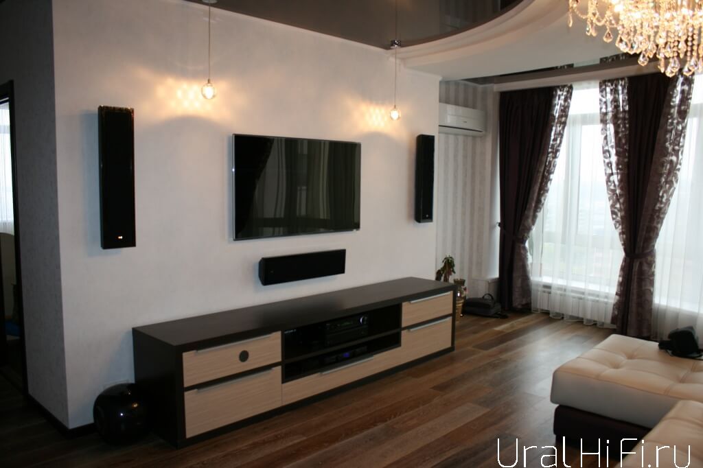 Фронтальные колонки Castle Compact Column, центр Castle Compact Center, сабвуфер Castle Compact Cube, Blu-Ray-плеер Onkyo BD-SP308, ресивер Onkyo TX-SR578.