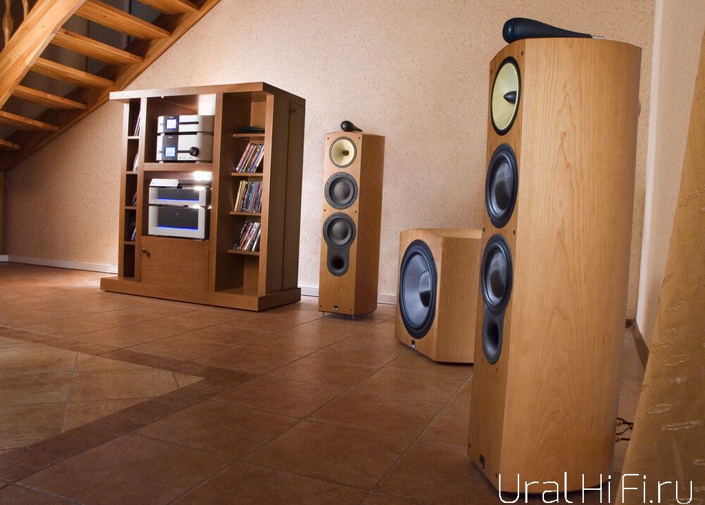 Боковые и тыловые колонки Bowers & Wilkins 803S, сабвуфер Bowers & Wilkins ASW855, DVD-плеер Classe CDP-300, процессор Classe SSP-600, усилитель для фронтальных колонок PS Audio GCA-2-500, усилитель для центральной, боковых и тыловых колонок PS Audio GCA-7-250